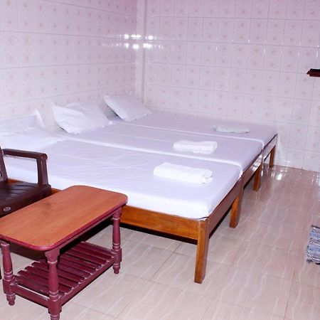 Merit Guest House Chennai Phòng bức ảnh